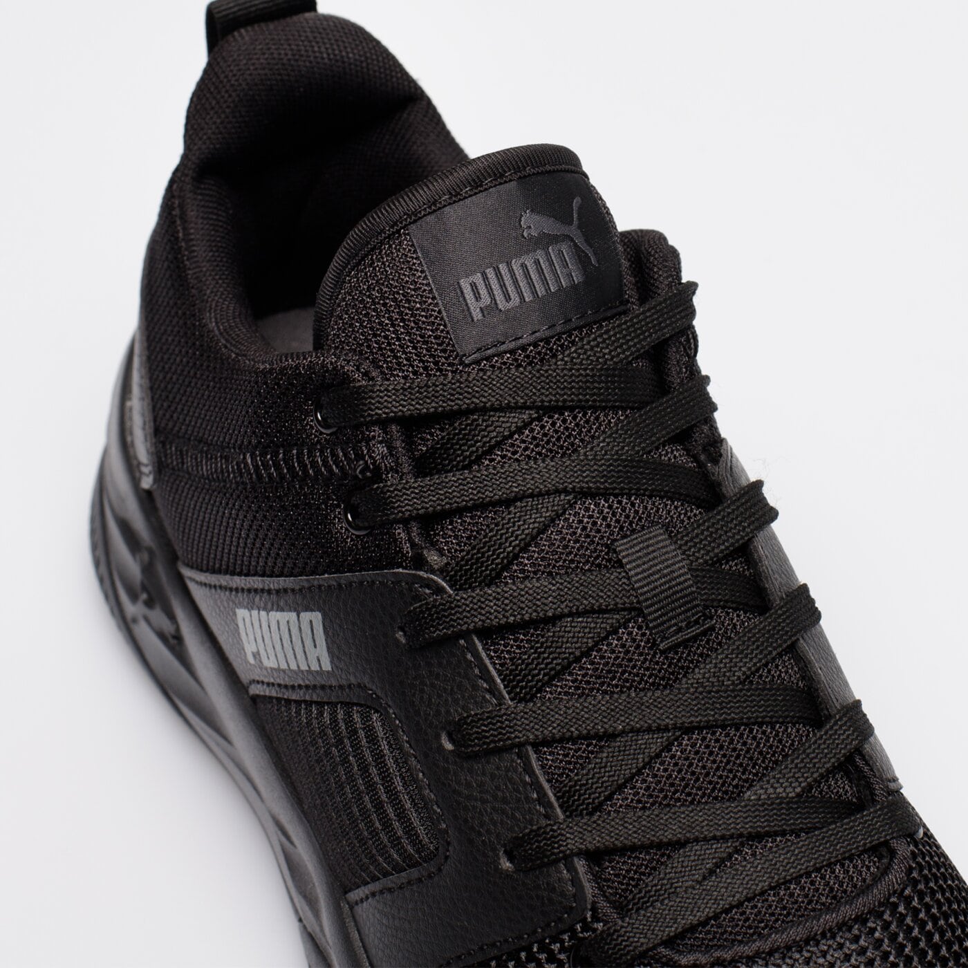 Buty sportowe męskie PUMA REBOUND FUTURE CAGE 38385601 kolor czarny
