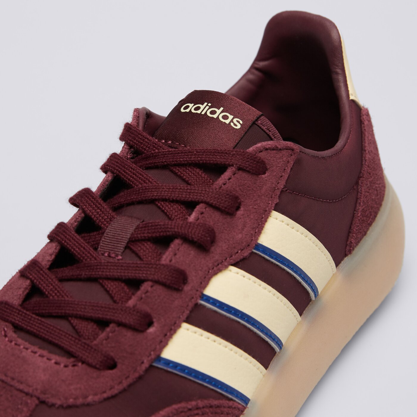 Buty sportowe damskie ADIDAS BARREDA DECODE jr3544 kolor bordowy