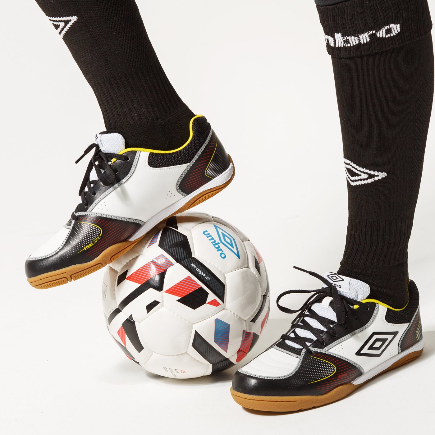 Buty piłkarskie męskie UMBRO CHUTACO II 81620u-jdk kolor multicolor