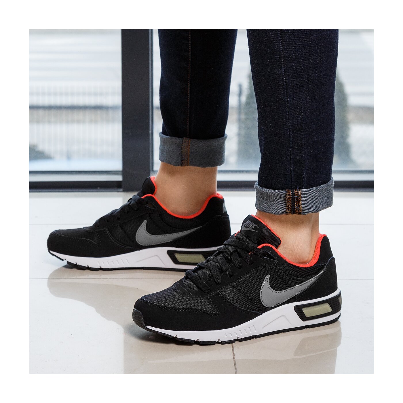 Buty dziecięce NIKE NIGHTGAZER (GS)  705477-011 kolor czarny