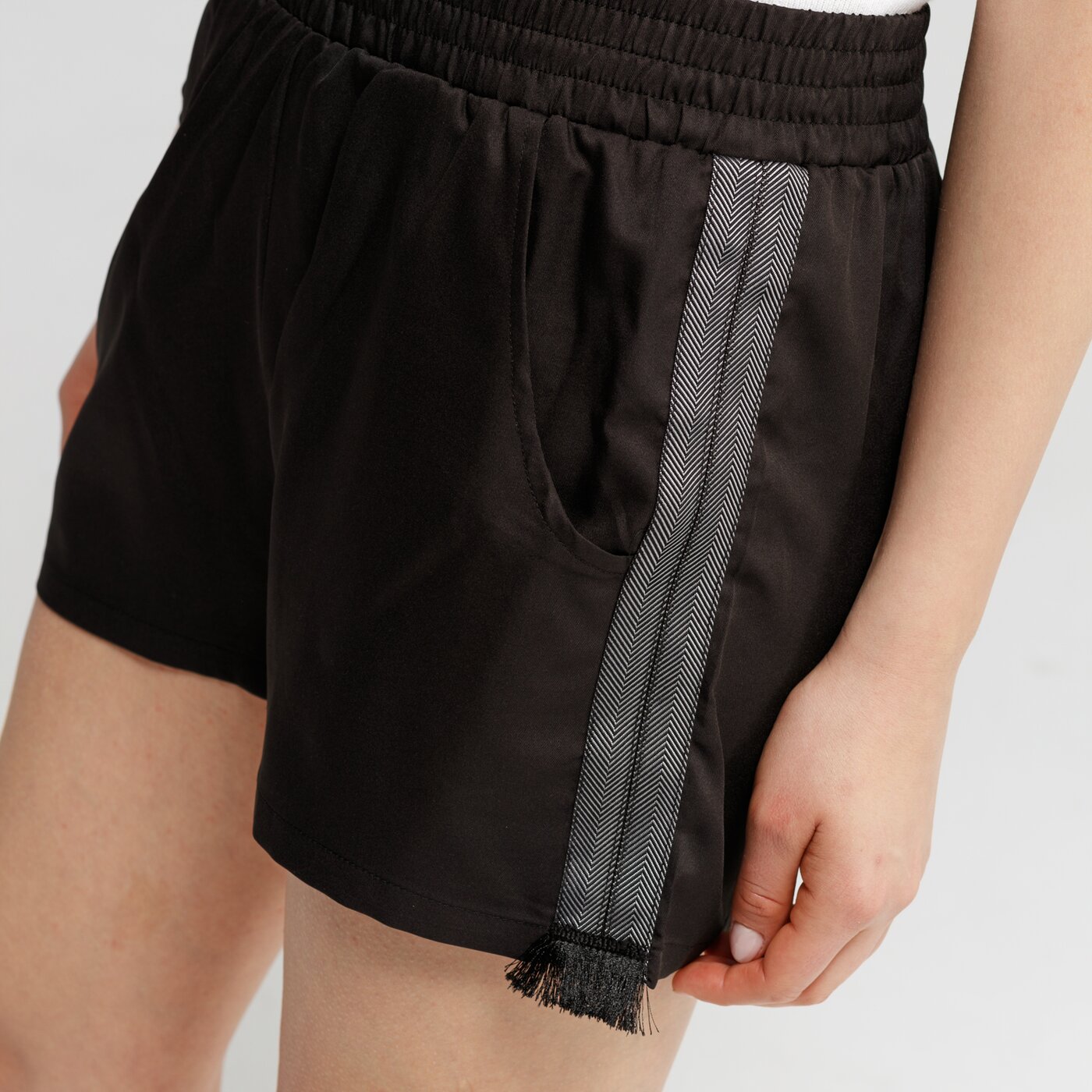 Spodenki damskie FEEWEAR SZORTY NAUTA fw19szd23001 kolor czarny