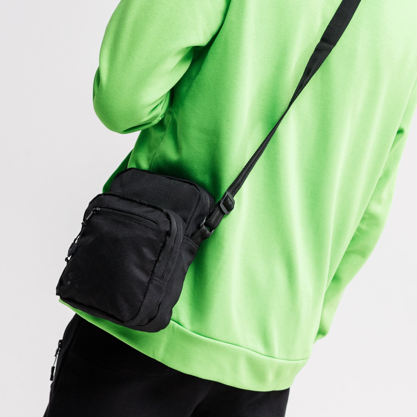 Torba sportowa damska UMBRO TOREBKA DERWEN ul121tom09001 kolor czarny