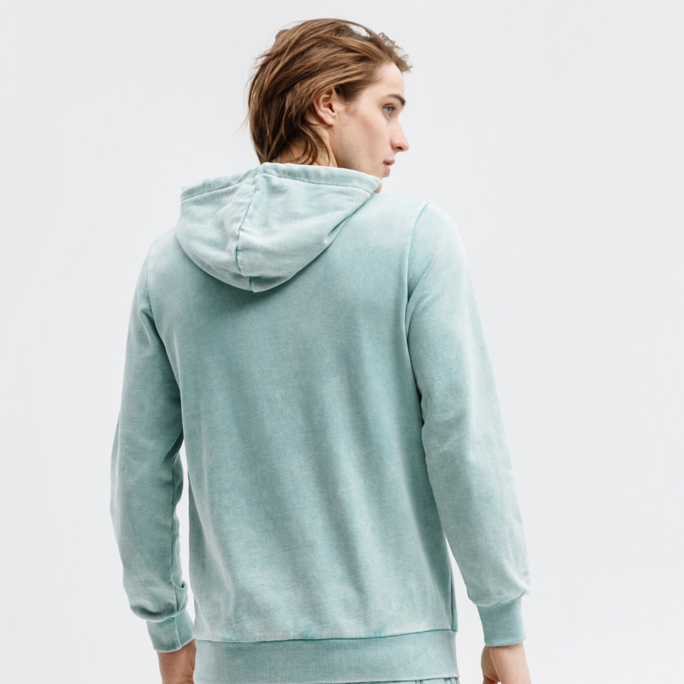 Bluza męska UMBRO BLUZA Z KAPTUREM WASHED GRAPHIC 65873u-jvp kolor niebieski