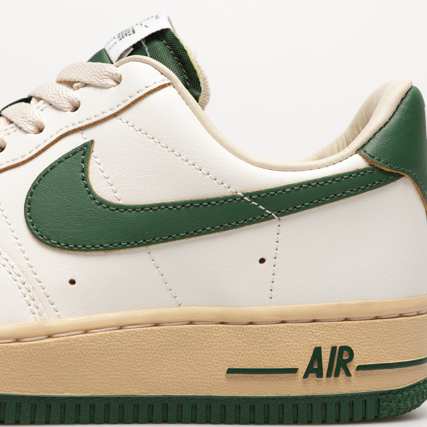 Buty sportowe damskie NIKE WMNS AIR FORCE 1 '07 LV8 VSPT dz4764-133 kolor beżowy