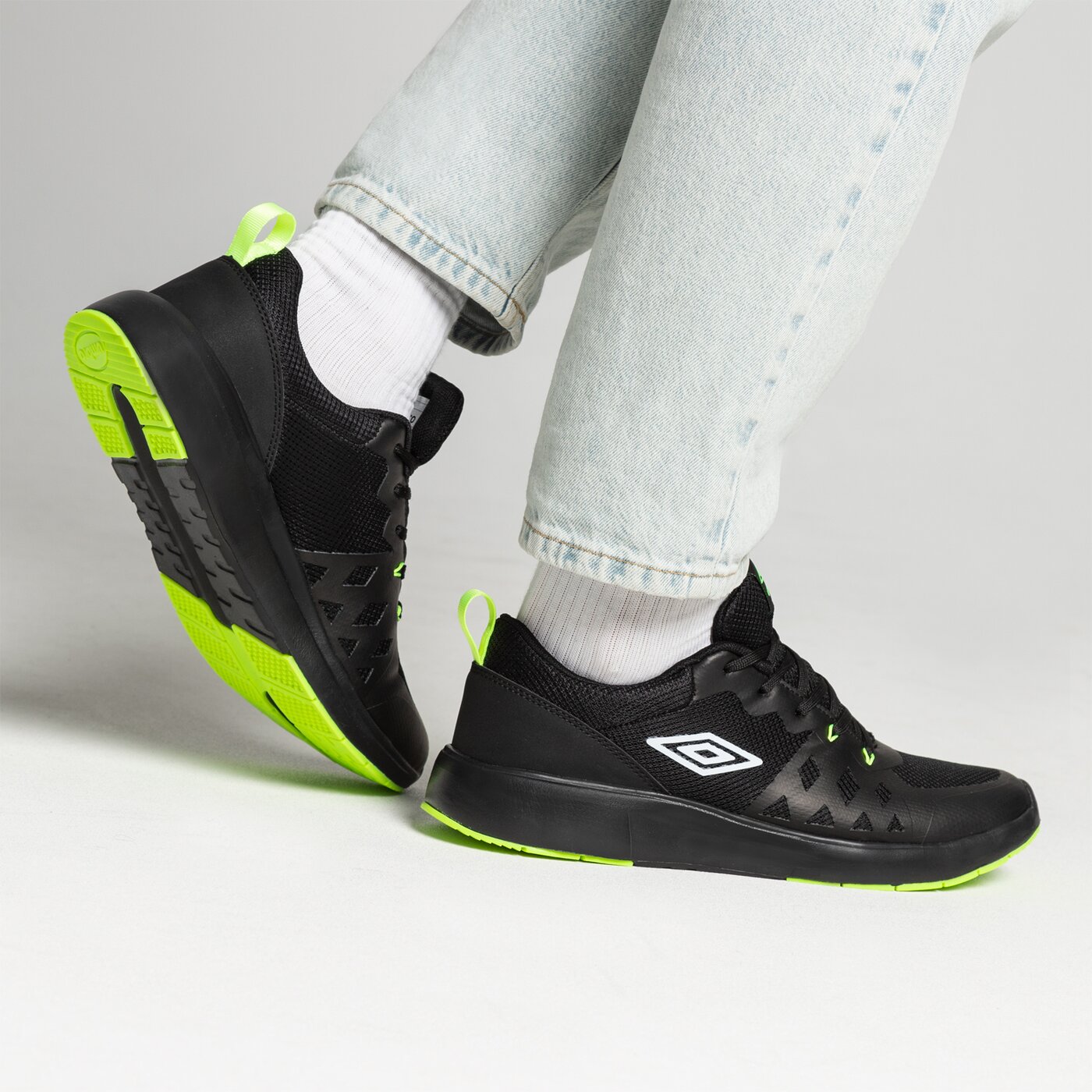 Buty sportowe męskie UMBRO SKYLER umml122027 kolor czarny