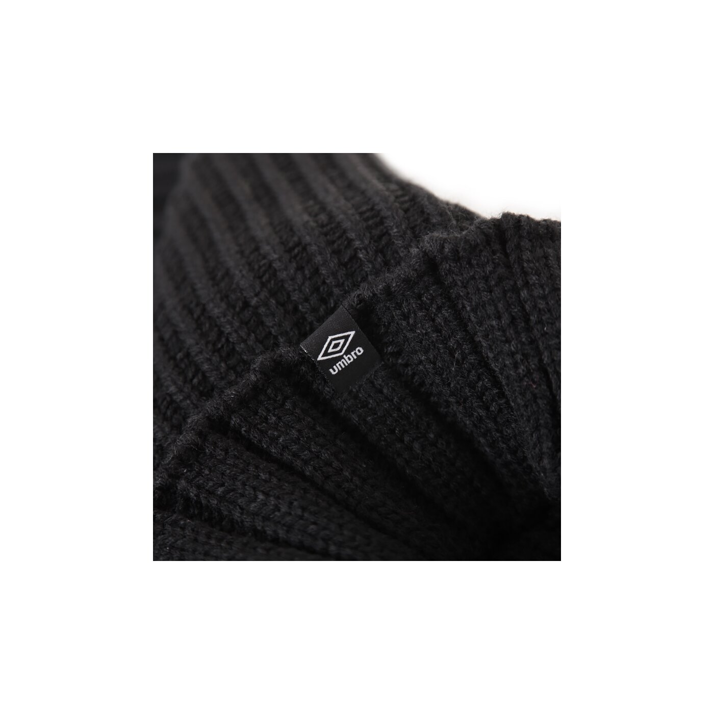 Czapka zimowa damska UMBRO CZAPKA ZIMOWA JUKON BLAC um34cap12 kolor czarny