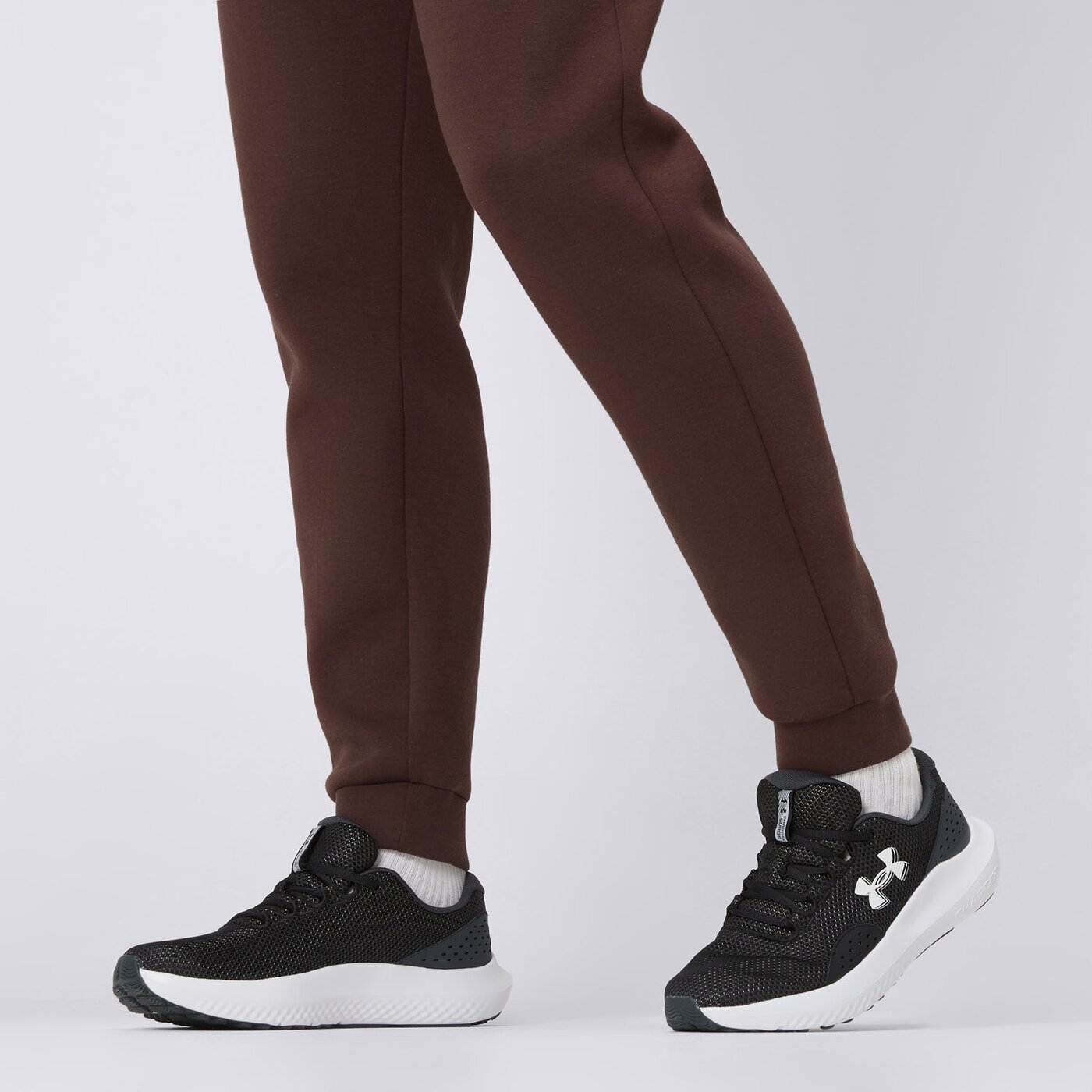 Buty do biegania męskie UNDER ARMOUR CHARGED SURGE 4 3027000001 kolor czarny