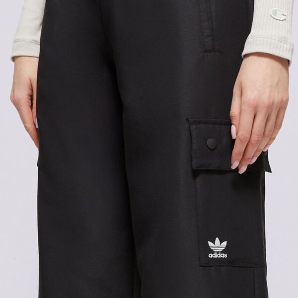 Spodnie dresowe damskie ADIDAS SPODNIE ESSENTIALS WOVEN CARGO ix9974 kolor czarny