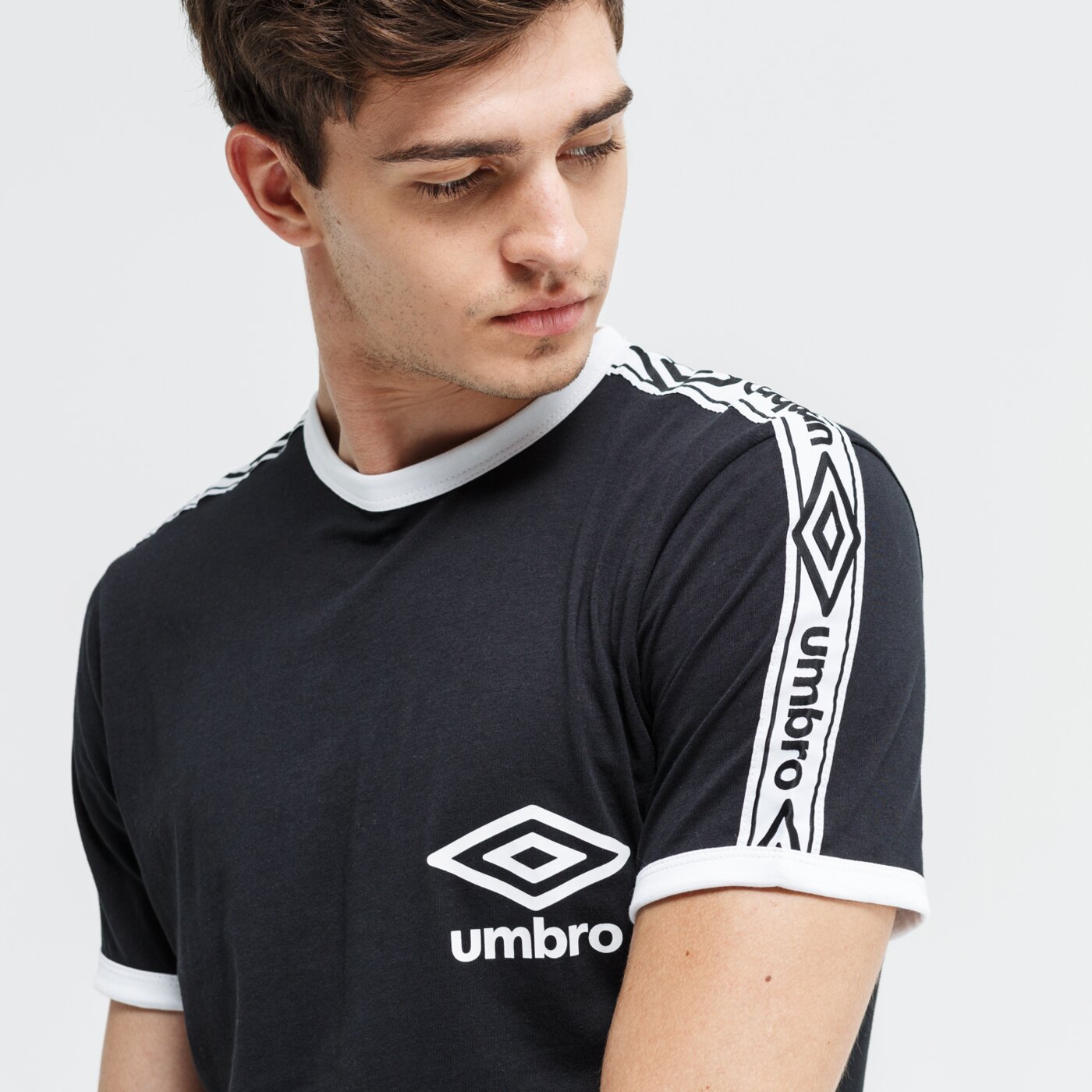 Koszulka męska UMBRO T-SHIRT SS TAPED RINGER 65515u-060 kolor czarny