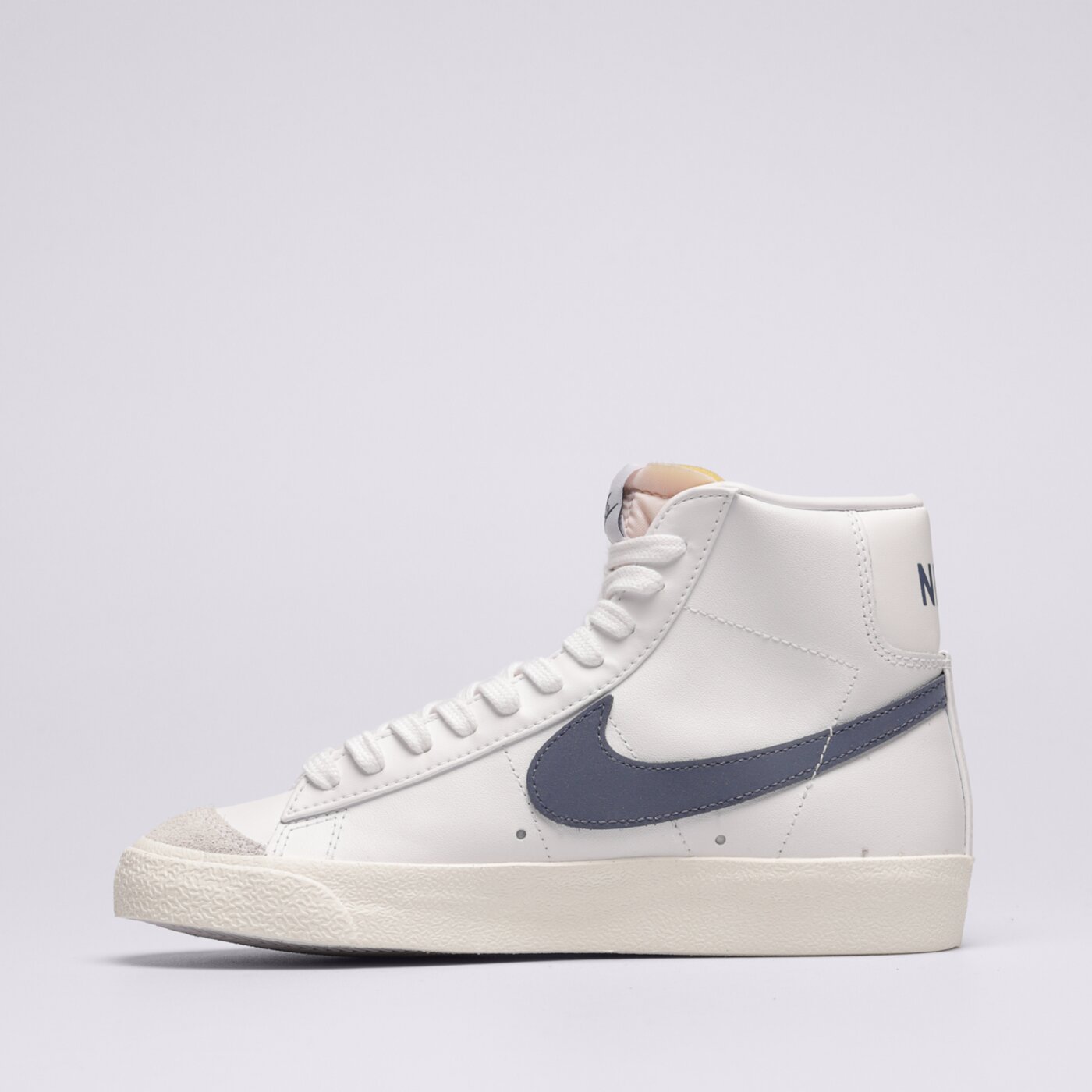 Buty sportowe damskie NIKE W BLAZER MID '77 cz1055-125 kolor biały