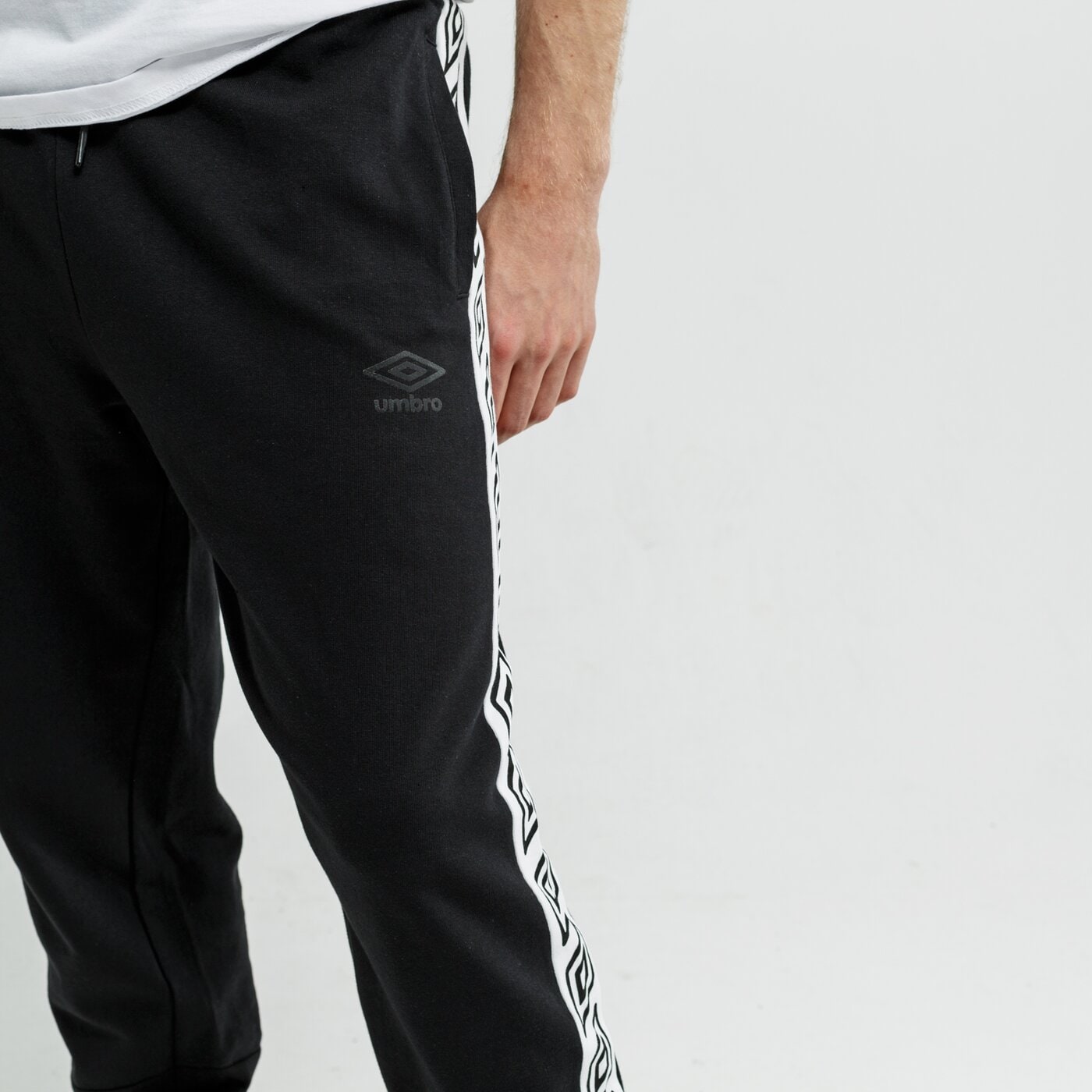 Spodnie dresowe męskie UMBRO SPODNIE HEON ul19spm23001 kolor czarny