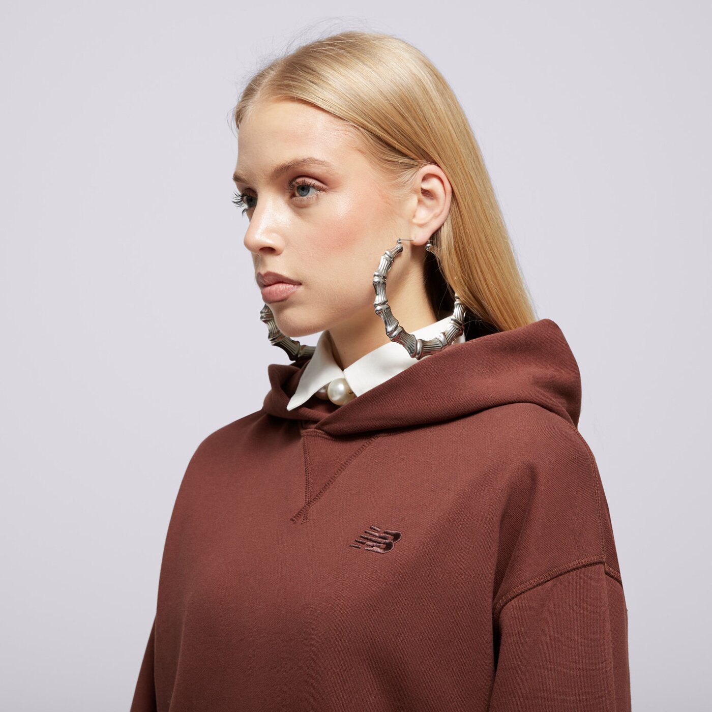 Bluza damska NEW BALANCE BLUZA Z KAPTUREM ATHLETICS FRENCH TERRY HOODIE wt41537rok kolor brązowy