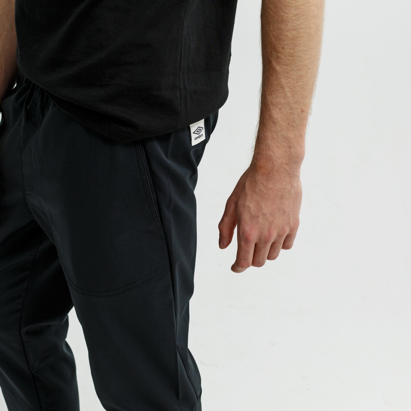 Spodnie dresowe męskie UMBRO SPODNIE CROPPED TAPERED 65378u-060 kolor czarny