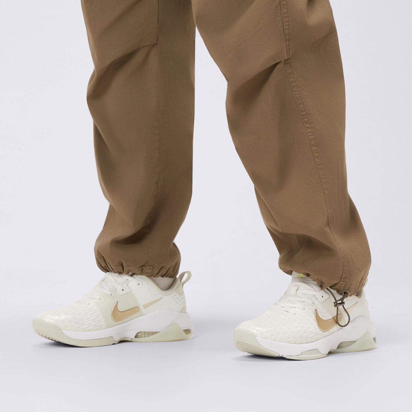 Buty sportowe damskie NIKE ZOOM BELLA 6 fj1589-100 kolor beżowy