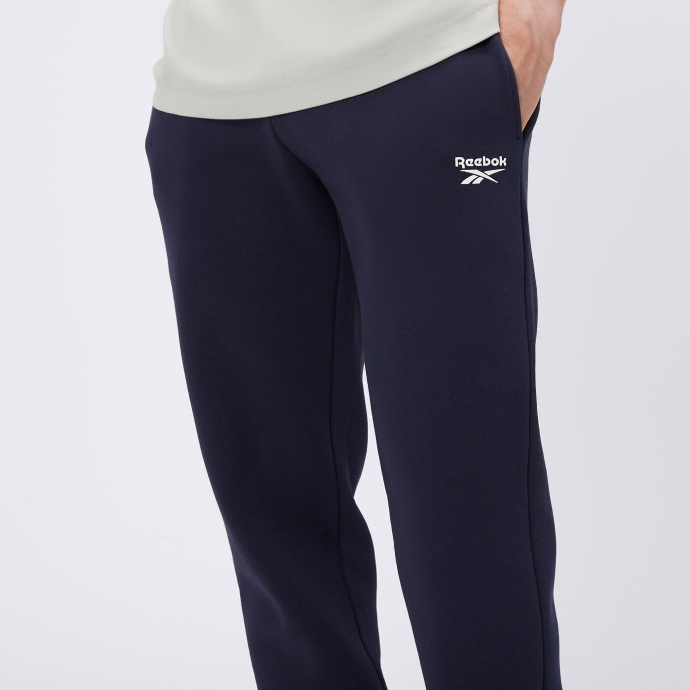 Spodnie dresowe męskie REEBOK SPODNIE COLE SMALL LOGO ELASTICATED HEM 100240245 kolor granatowy