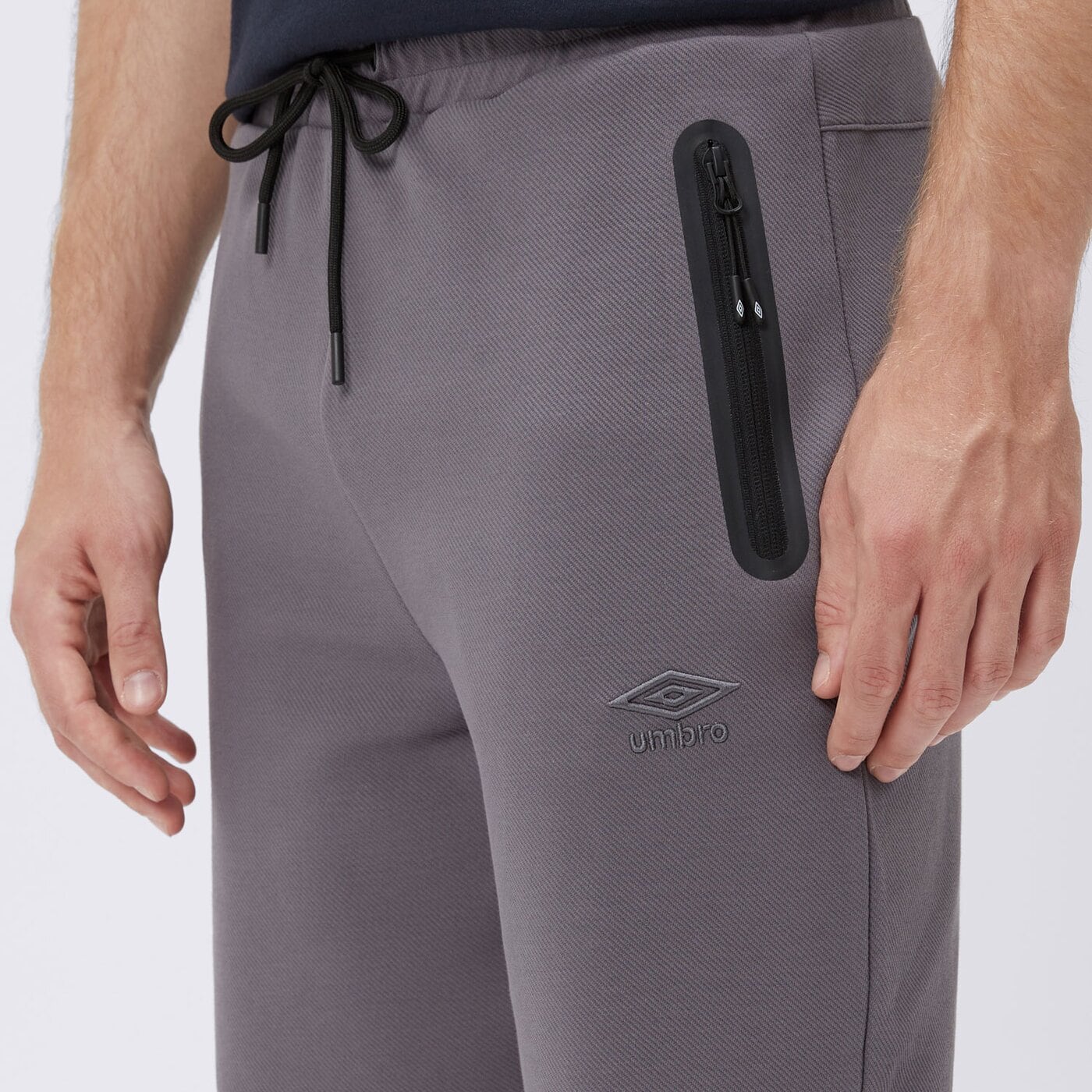 Spodenki męskie UMBRO SZORTY ESS TECH SHORTS ul125szm02001 kolor szary