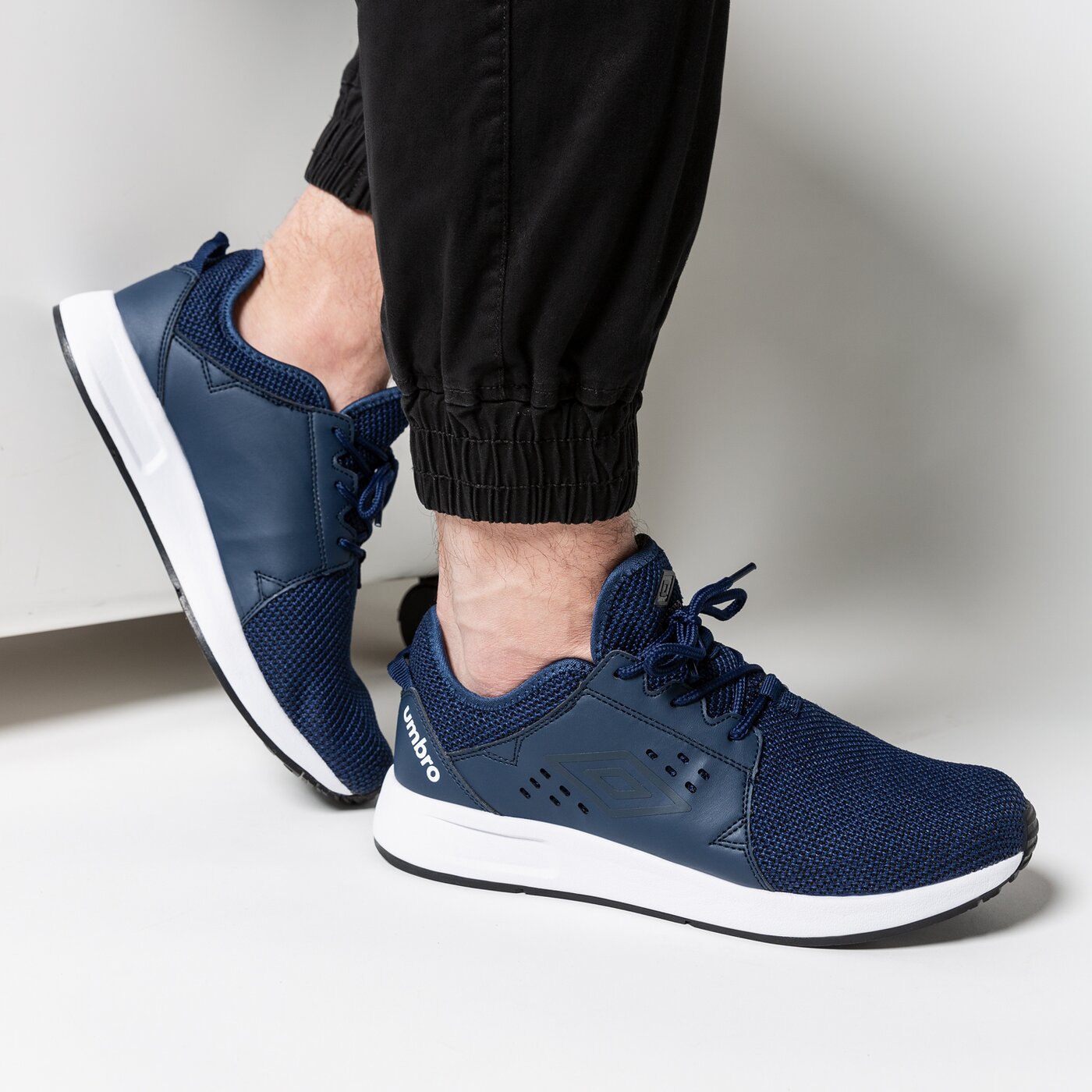 Buty sportowe męskie UMBRO ANDROS ummd119011 kolor granatowy