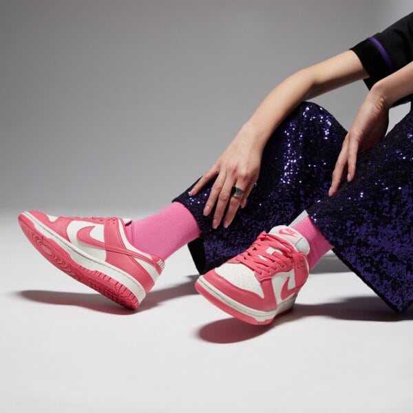 Buty sportowe damskie NIKE DUNK LOW dd1873-600 kolor różowy