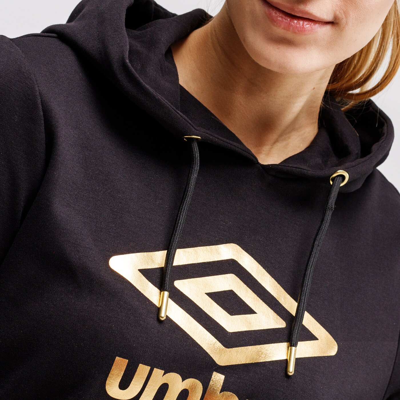 Bluza damska UMBRO BLUZA Z KAPTUREM SKYLAR ul121bld37001 kolor czarny