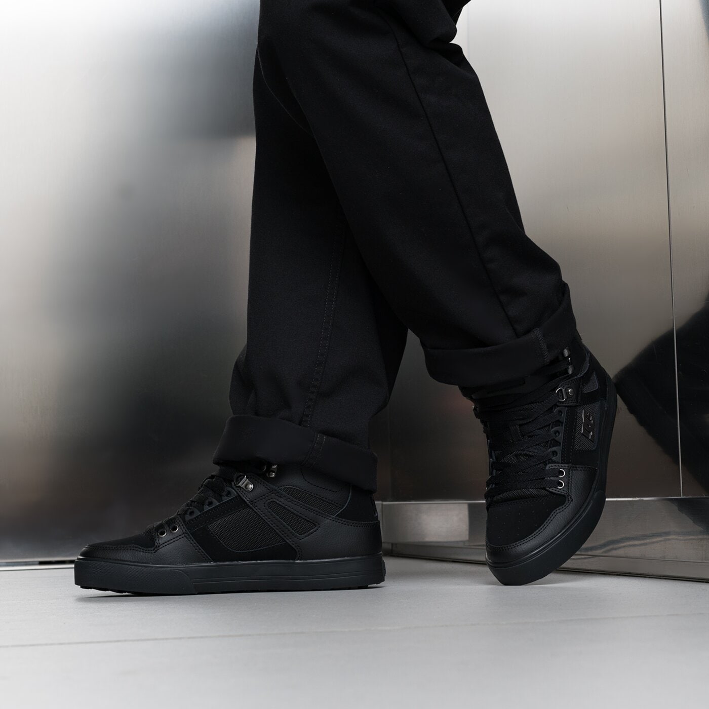 Buty outdoor męskie DC PURE HIGH-TOP WC WNT adys4000473bk kolor czarny