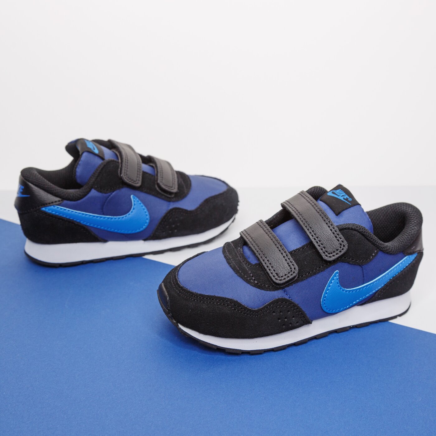 Buty dziecięce NIKE MD VALIANT cn8560-412 kolor granatowy