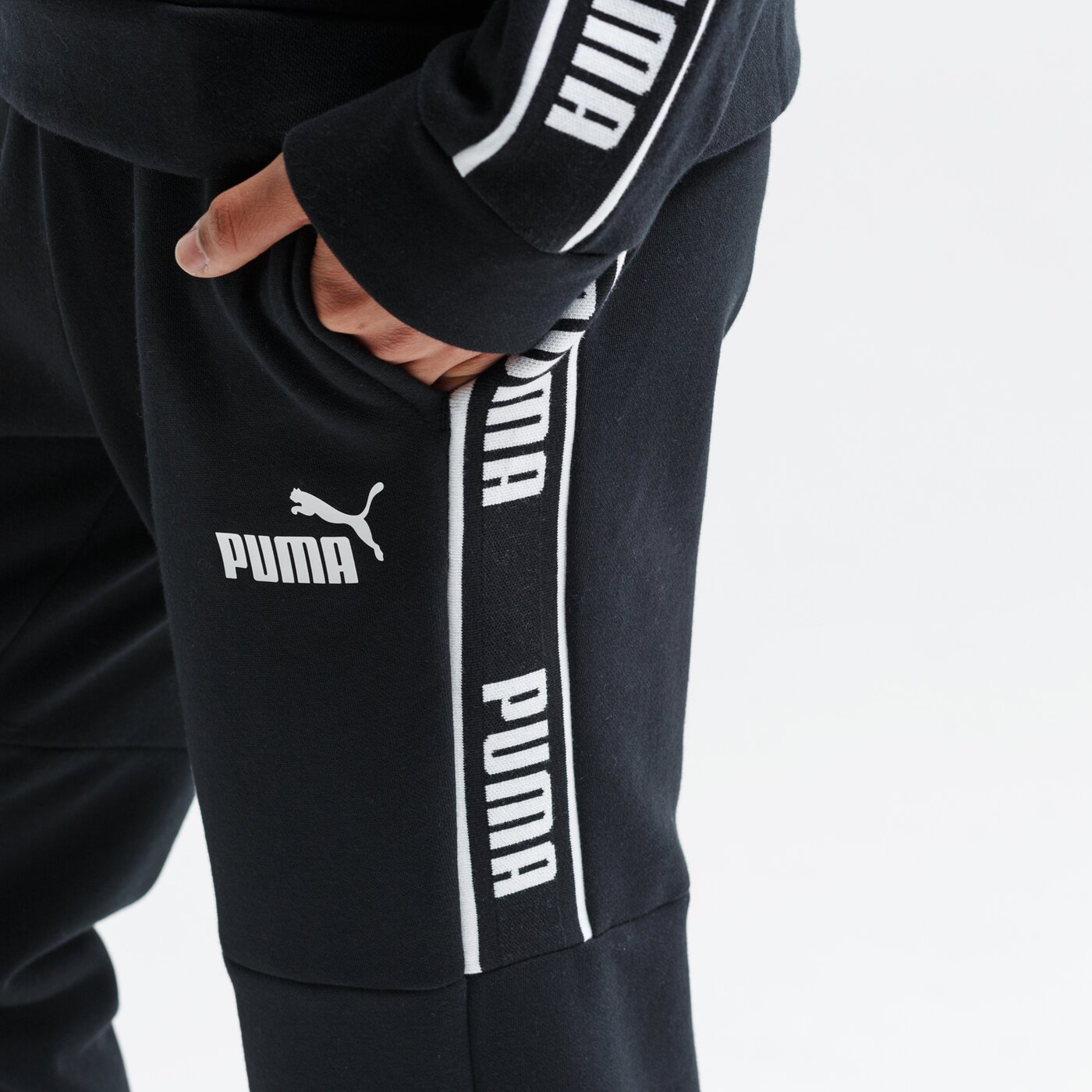 Spodnie dresowe męskie PUMA SPODNIE AMPLIFIED FL 58043601 kolor czarny