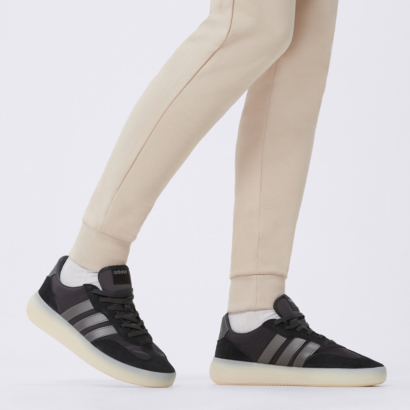 Buty sportowe damskie ADIDAS BARREDA DECODE jp9671 kolor czarny