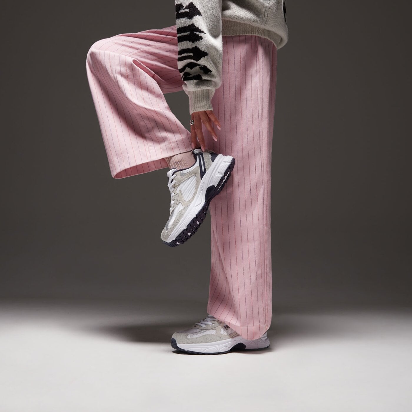 Buty sportowe damskie FILA DECYPHER 24 SUEDE 5am00817109 kolor biały