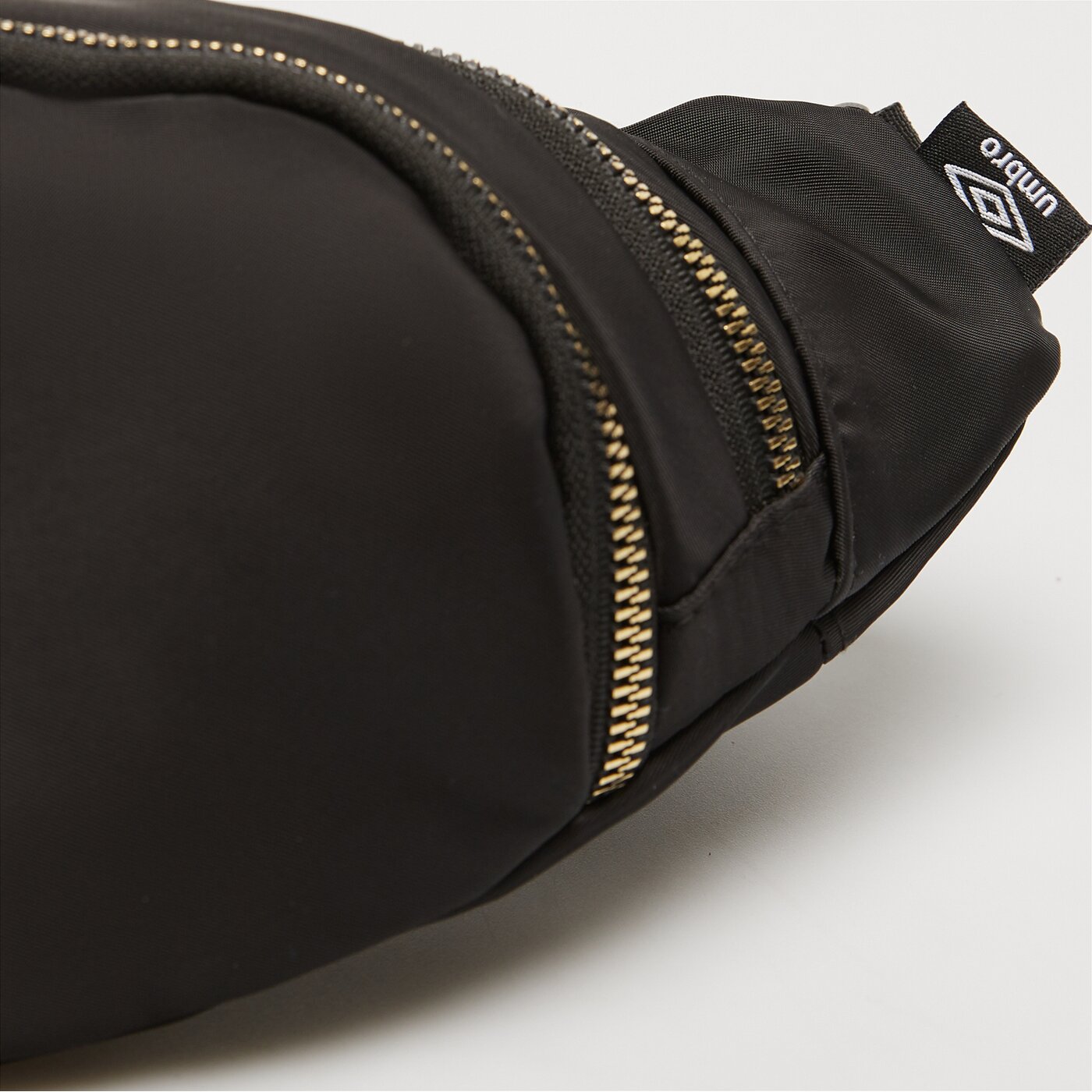 Nerka (saszetka na pas) damska sportowa UMBRO TORBA INASA ul124ned01001 kolor czarny