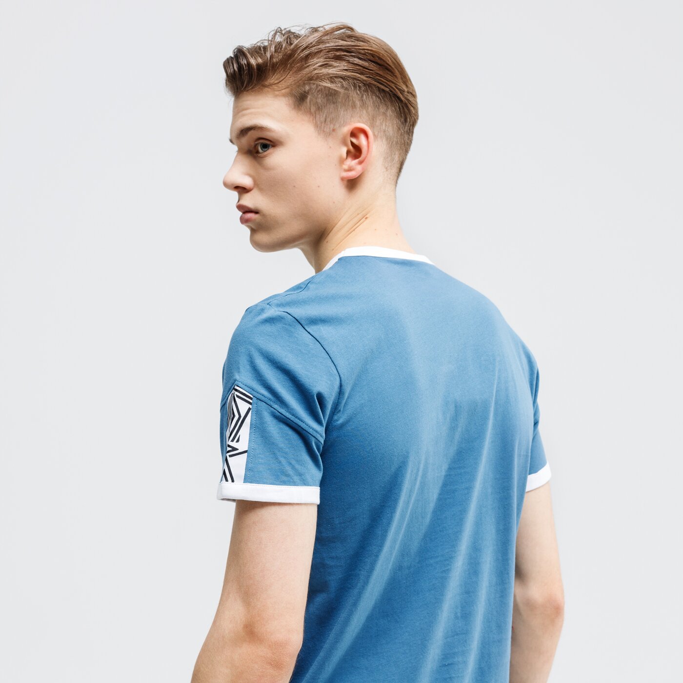 Koszulka męska UMBRO T-SHIRT RINGER TAPED LOGO 65657u-huh kolor niebieski