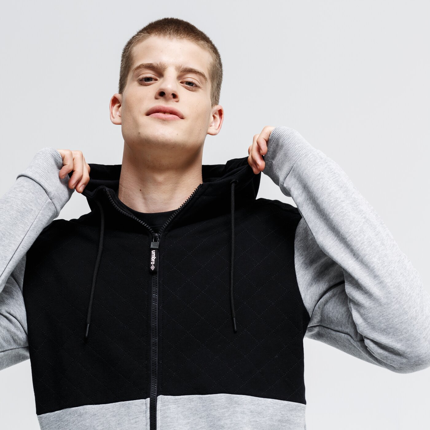 Bluza męska UMBRO BLUZA ROZPINANA Z KAPTUREM PIELAVESI ul39blm22002 kolor szary