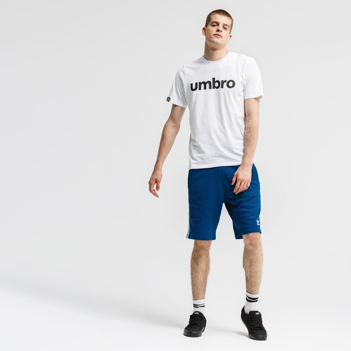 Koszulka męska UMBRO T-SHIRT SS LINEAR LOGO GRAPHIC 65551u-13u kolor biały