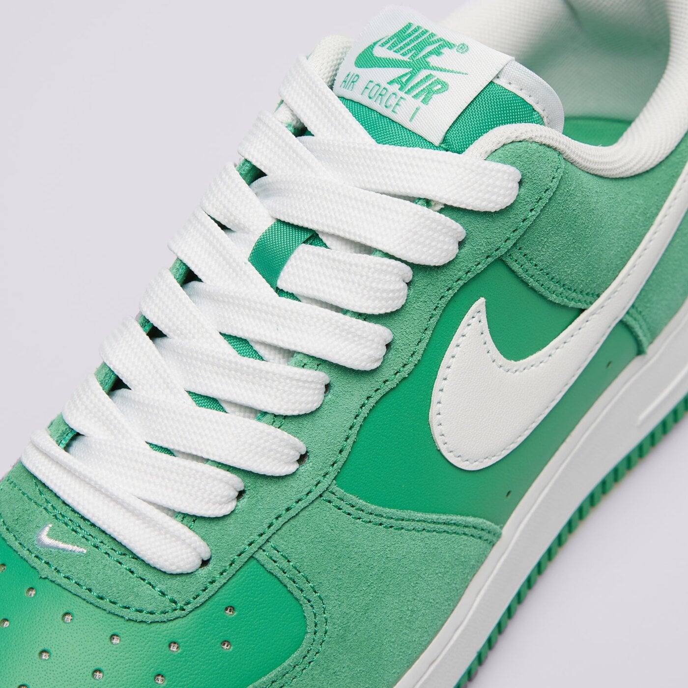 Buty sportowe męskie NIKE AIR FORCE 1 '07 LV8 ib6388-300 kolor zielony