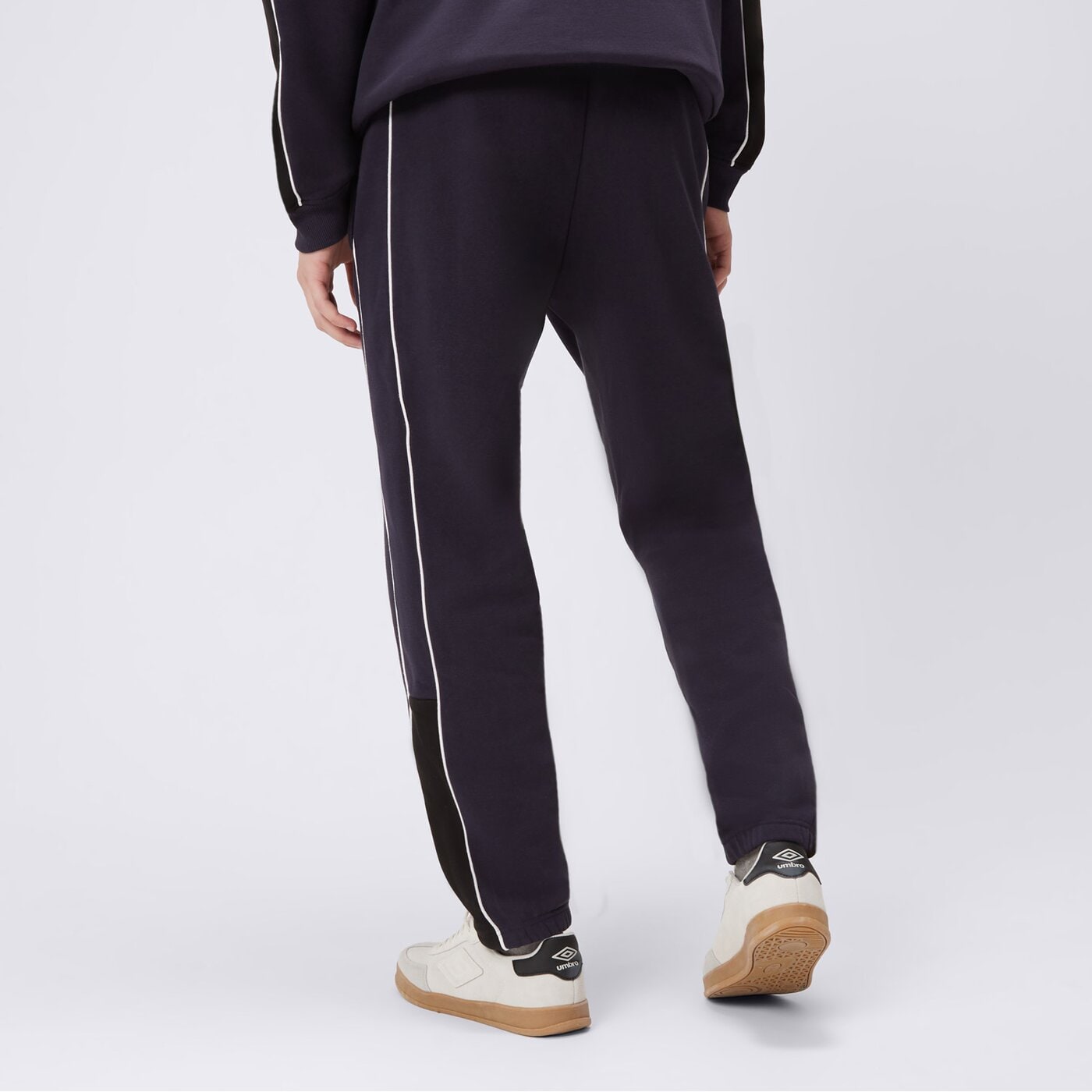 Spodnie dresowe męskie UMBRO SPODNIE UMBRO ESS NAVY ul325spm02005 kolor granatowy