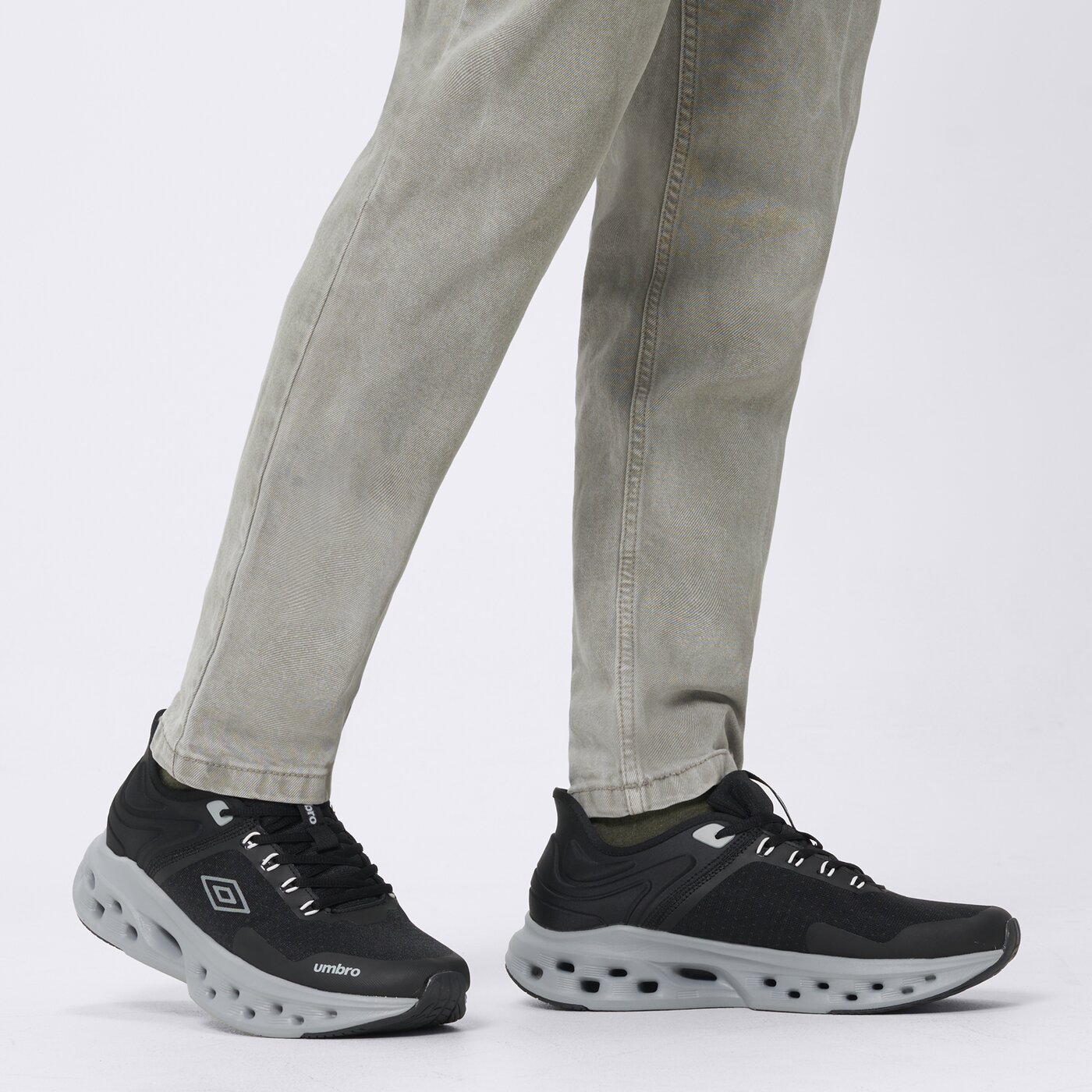 Buty sportowe męskie UMBRO SHAFT ummx125002 kolor czarny