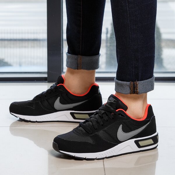 Buty dziecięce NIKE NIGHTGAZER (GS)  705477-011 kolor czarny