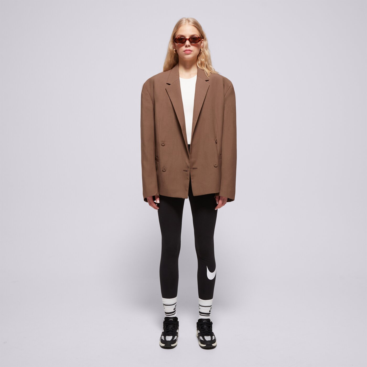 Spodnie dresowe damskie NIKE LEGGINGS SPORTSWEAR ESSENTIAL cz8530-010 kolor czarny