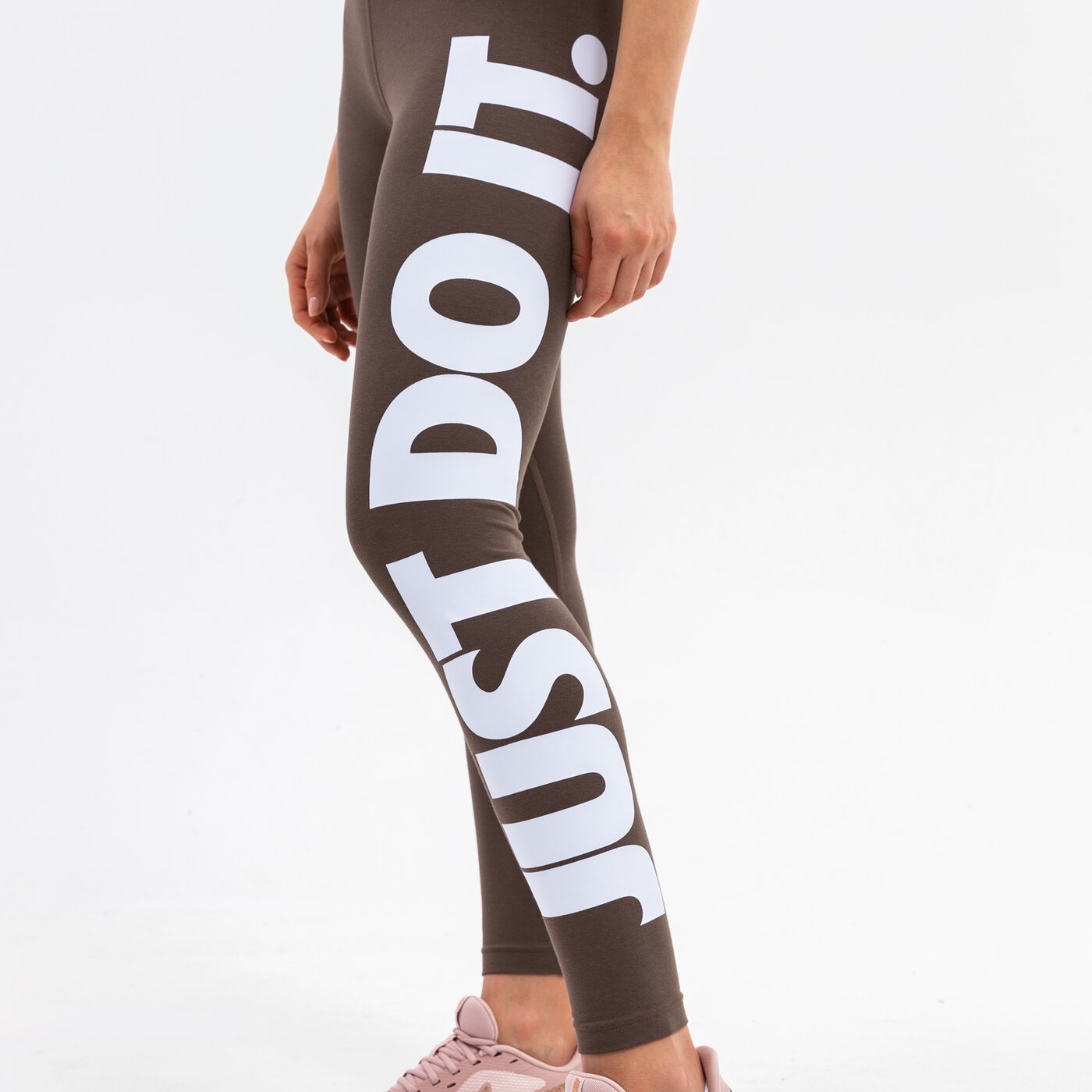 Spodnie dresowe damskie NIKE LEGGINGS SPORTSWEAR ESSENTIAL cz8534-004 kolor brązowy