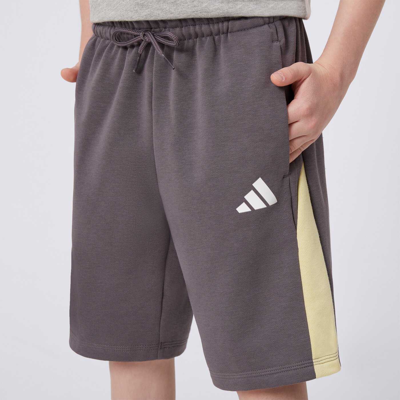 Spodenki dziecięce ADIDAS SZORTY J CB jd4590 kolor brązowy