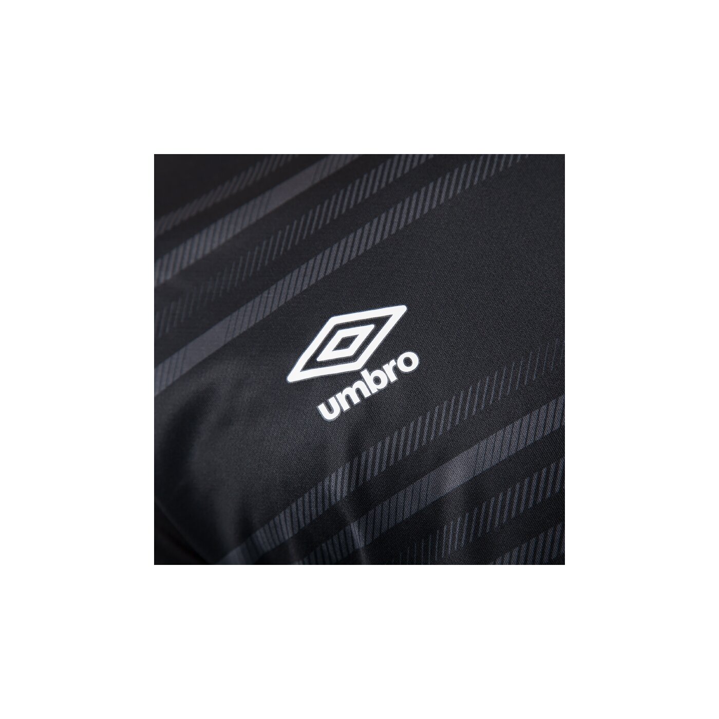 Koszulka męska UMBRO T-SHIRT PRO TRAINING GRAPHIC POLY TEE 1 62916uc44 kolor czarny