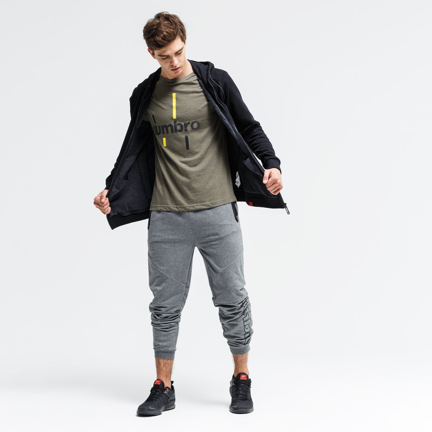 Bluza męska UMBRO BLUZA ROZPINANA Z KAPTUREM PIELAVESI ul39blm22001 kolor czarny