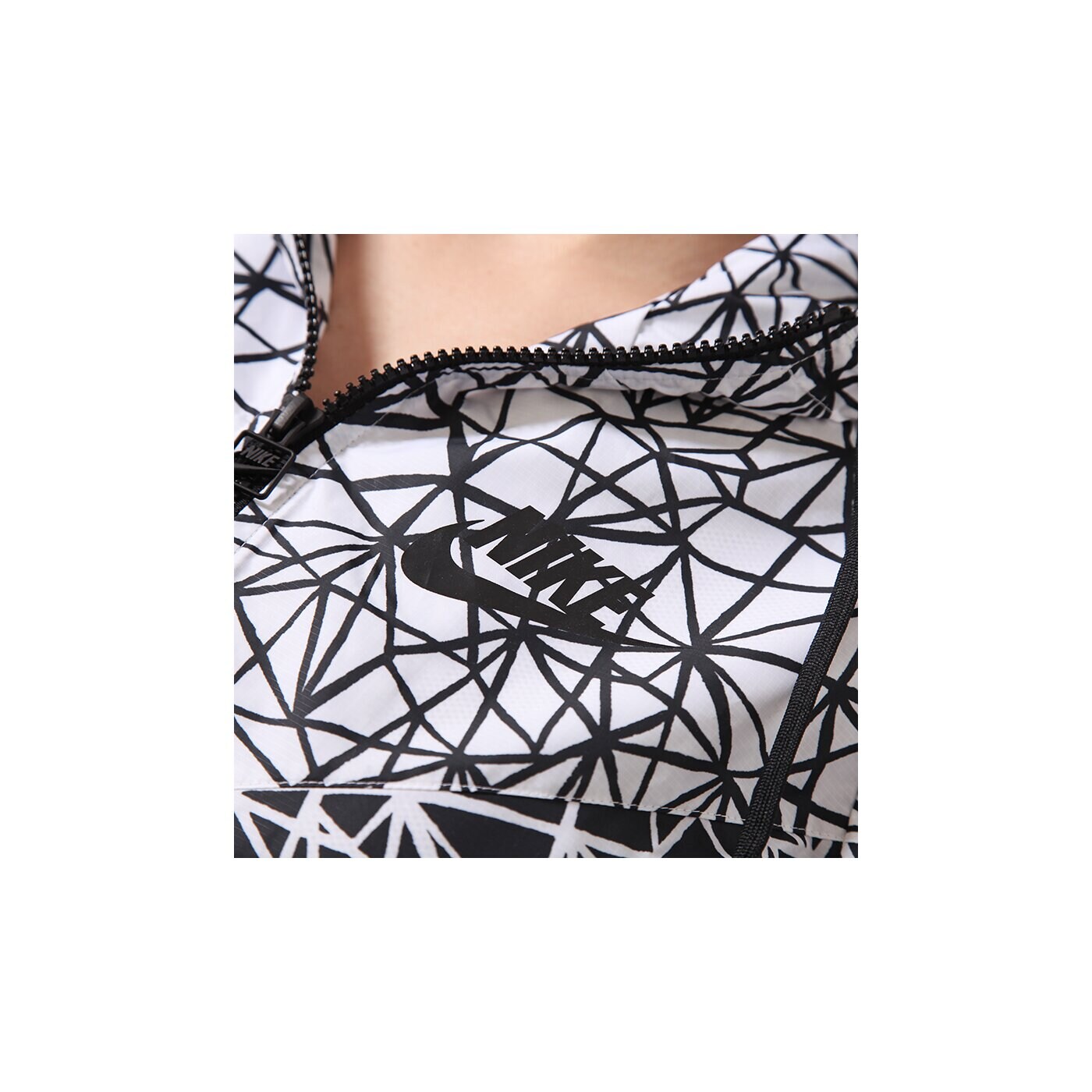 Kurtka przejściowa damska NIKE KURTKA NIKE WINDRUNNERAOP 587989010 kolor multicolor