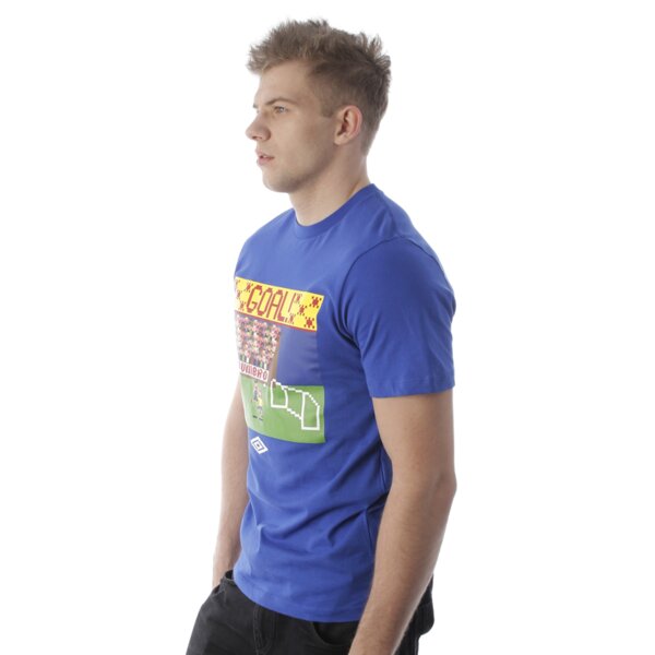 Koszulka męska UMBRO T-SHIRT MENS PIXELATED HAND OF GOD GRAPHIC TEE 61247u0fz kolor niebieski