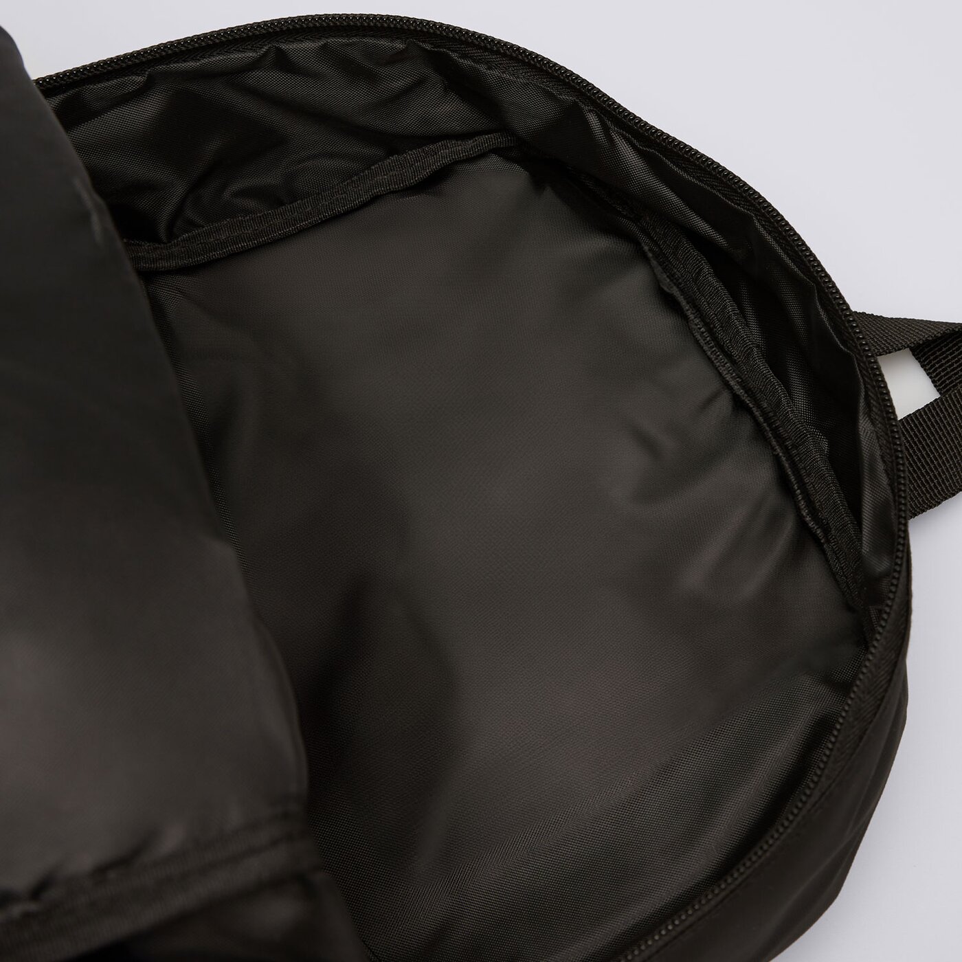 Plecak damski UMBRO PLECAK UMBRO ESS BLACK ZIP ul325plu01001 kolor czarny