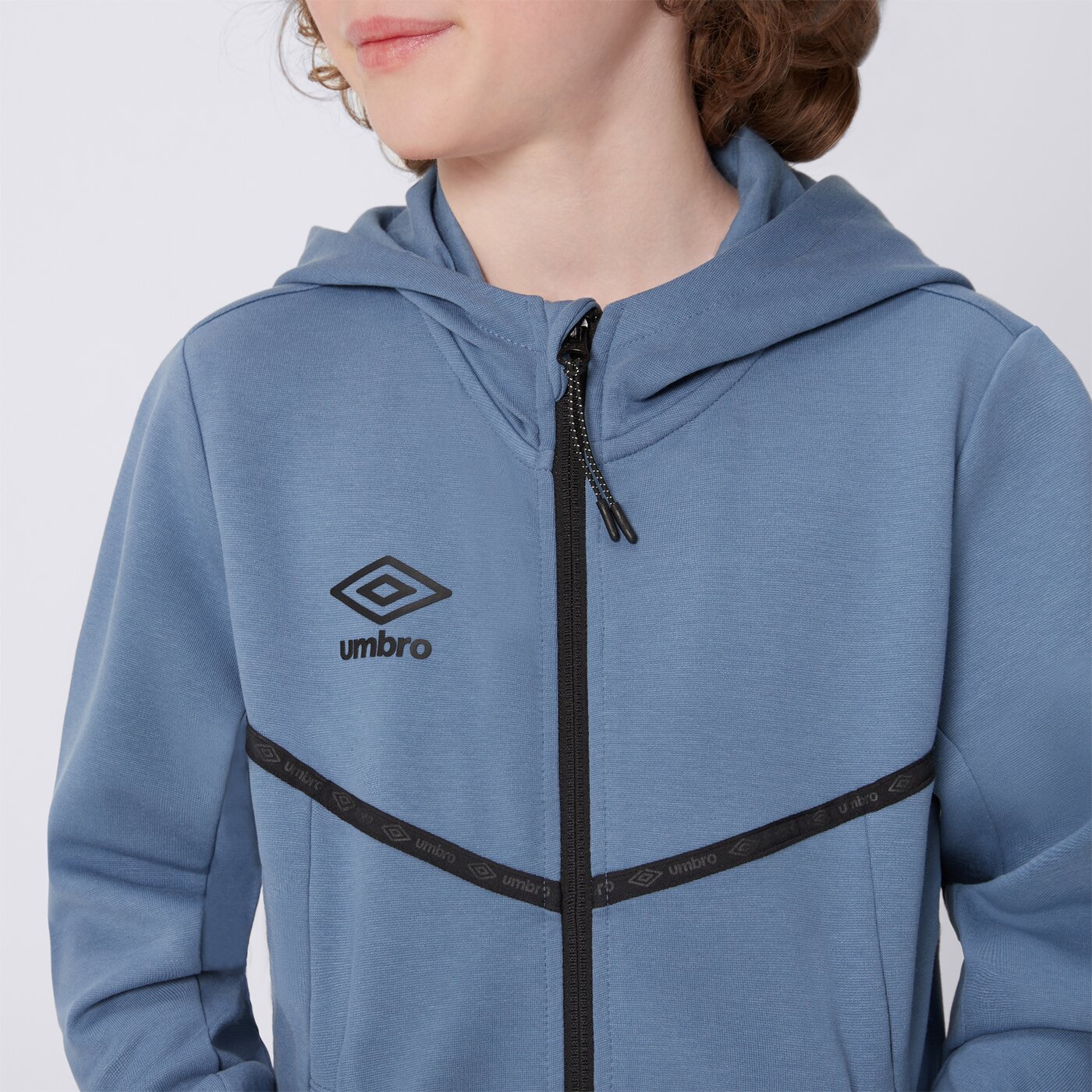 Bluza dziecięca UMBRO BLUZA ROZPINANA Z KAPTUREM TECH FULL ZIP JR ul125blmj0102 kolor niebieski