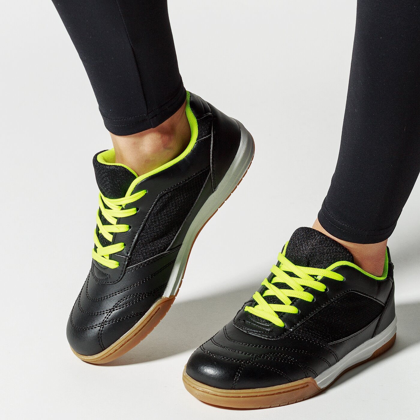 Buty treningowe dla dzieci FEEWEAR SCORE JR fwjjm218001 kolor czarny