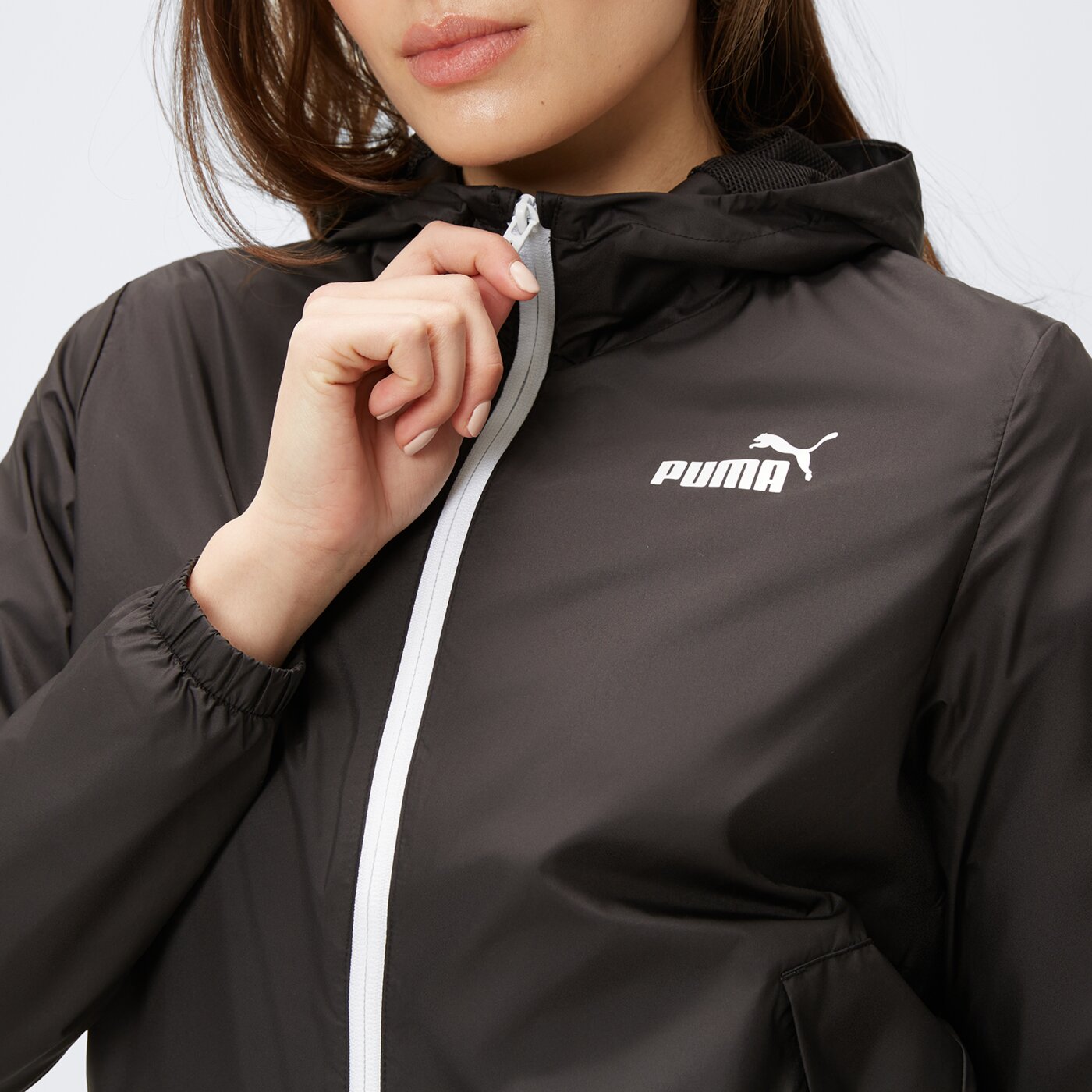Kurtka przejściowa damska PUMA KURTKA ESS SOLID WINDBREAKER 847494 52 kolor czarny