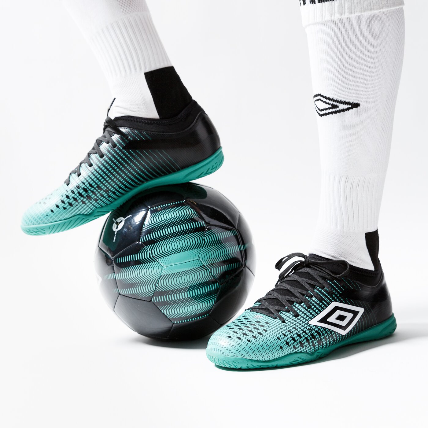 Buty piłkarskie męskie UMBRO VELOCITA IV CLUB IC 81398ugxv kolor multicolor