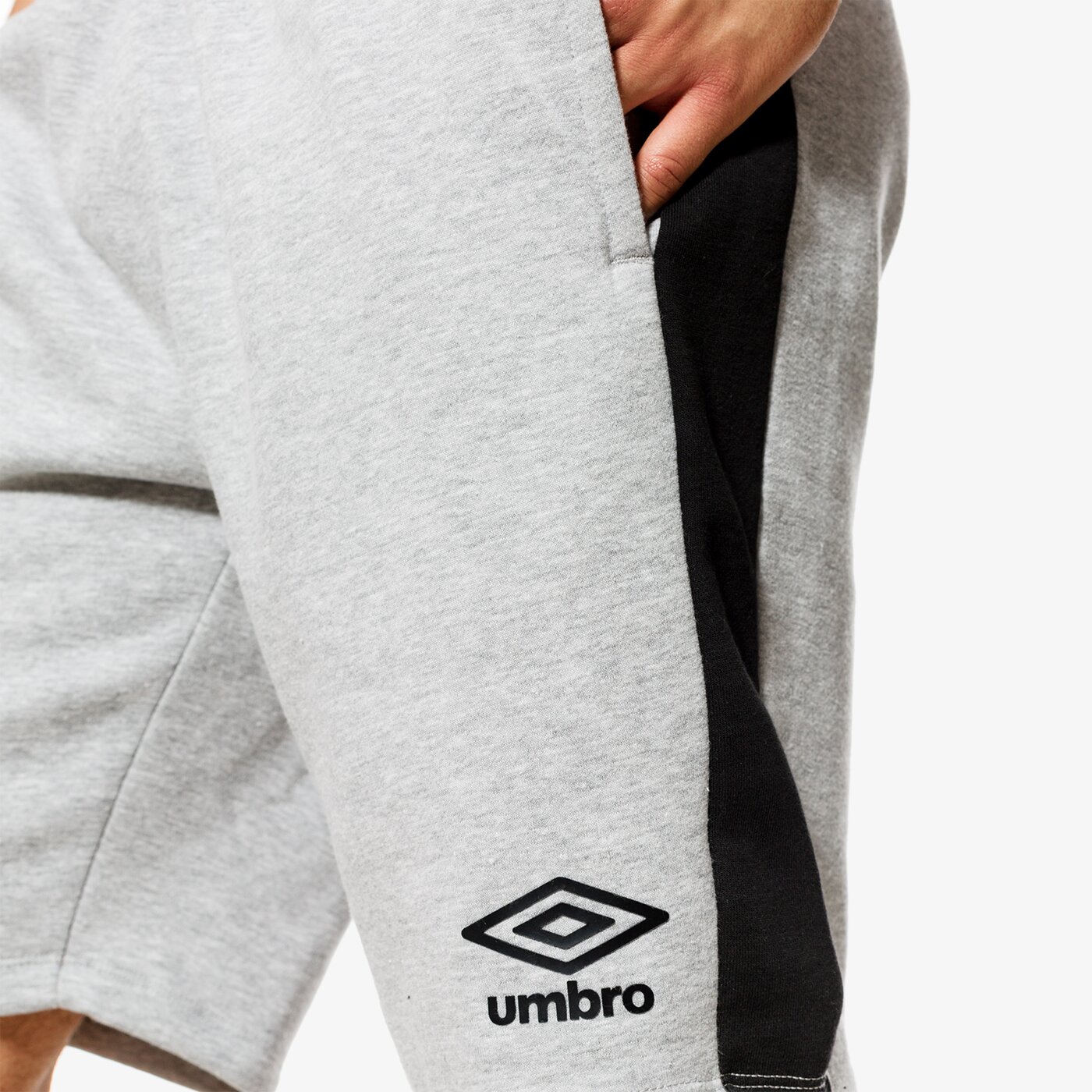 Spodenki męskie UMBRO SZORTY CONTRAST PANEL FLEECE 64885ub43 kolor szary