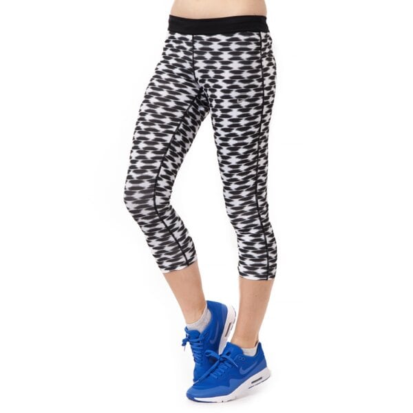 Spodnie dresowe damskie NIKE SPODNIE PRINTED RELAY CROP 645610011 kolor czarny